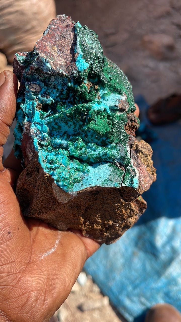 Amazing crystallized malachite on Chrysocolla. From Tenke Fungurume Katanga D R Congo 🇨🇩