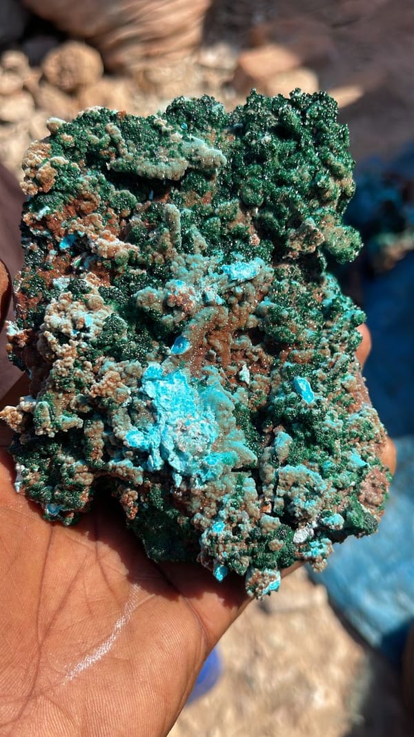 Gorgeous crystallized malachite, Druzy QUARTZ and Chrysocolla. From Tenke Fungurume Katanga D R Congo 🇨🇩.